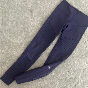 ALO Yoga Navy Leggings with Ribbed Detail XS